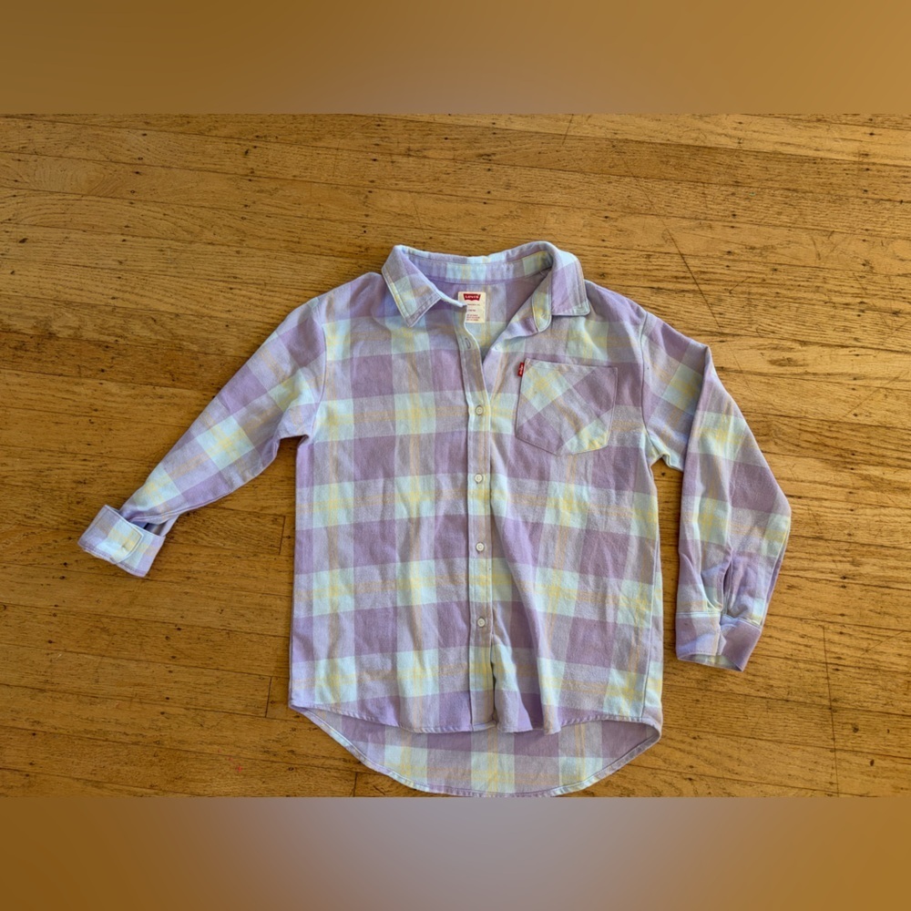 Levi’s flannel purple plaid shirt with front pocket